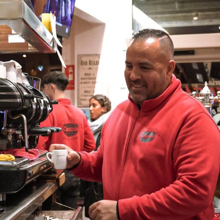 Aquí el café es bueno, pero el ambiente es mejor. Pásate y lo compruebas tú mismo.🤫🤫🤫#cafeter
