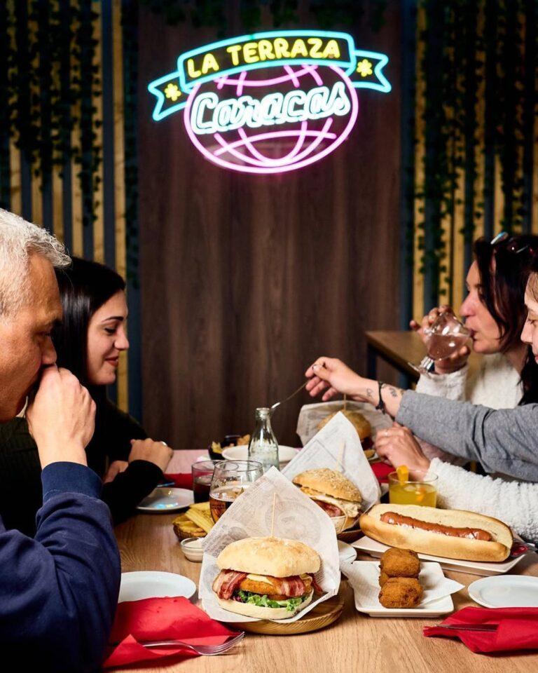 Viernes!!! 🍔🌭🍟🍷🍺🍸No hay mejor palabra para la mayoría de nosotros que guste tanto cada vez